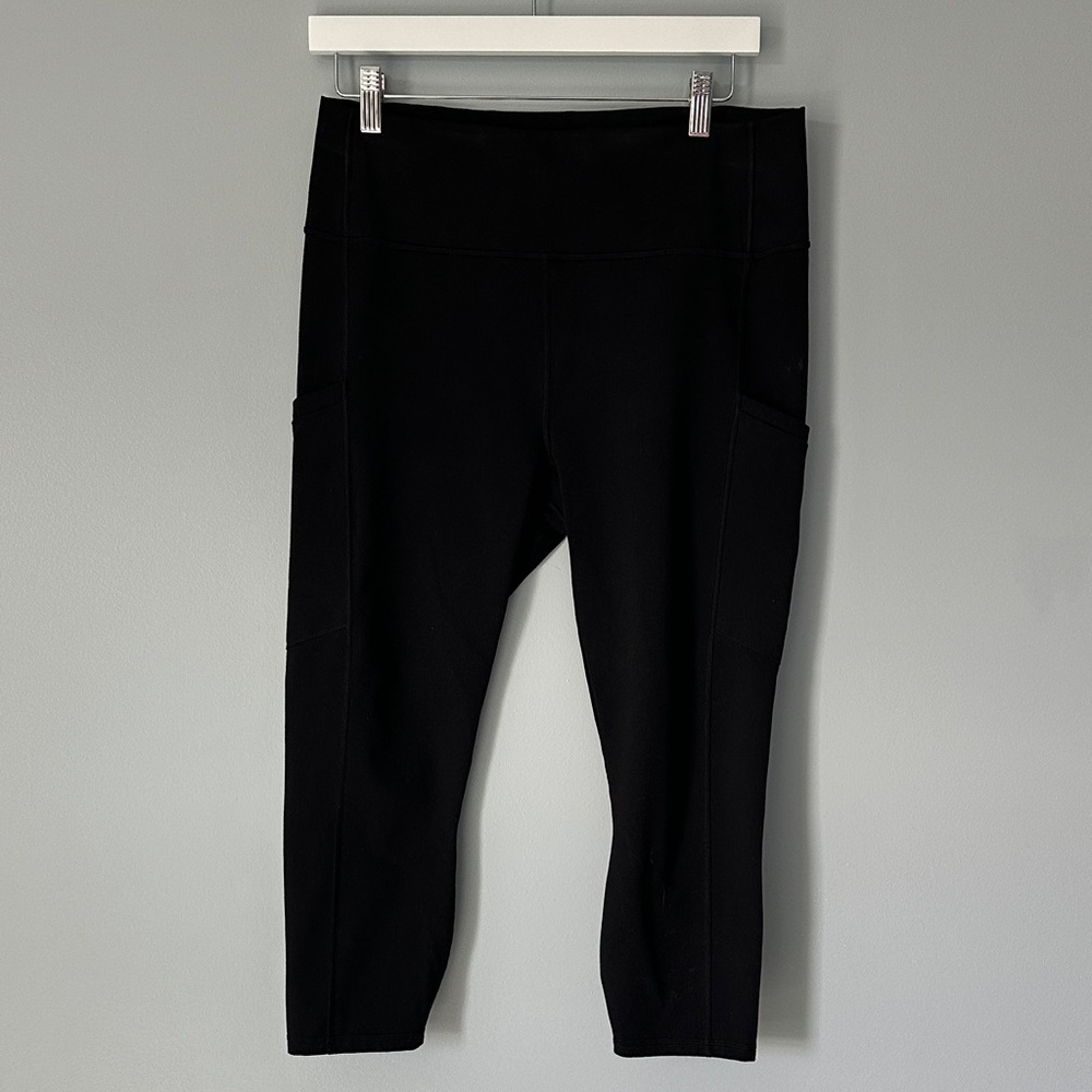 Fabletics Black High-Waist Capri Leggings with Side Pockets XL